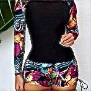 Women's Multicolor Tankini Top Long Shorts Swimsuit. Size L. NWT.